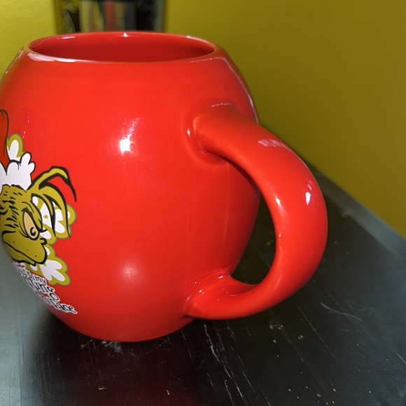 The Grinch Dr. Seuss mug red “This is my resting face” Excellent condition - Picture 5 of 7